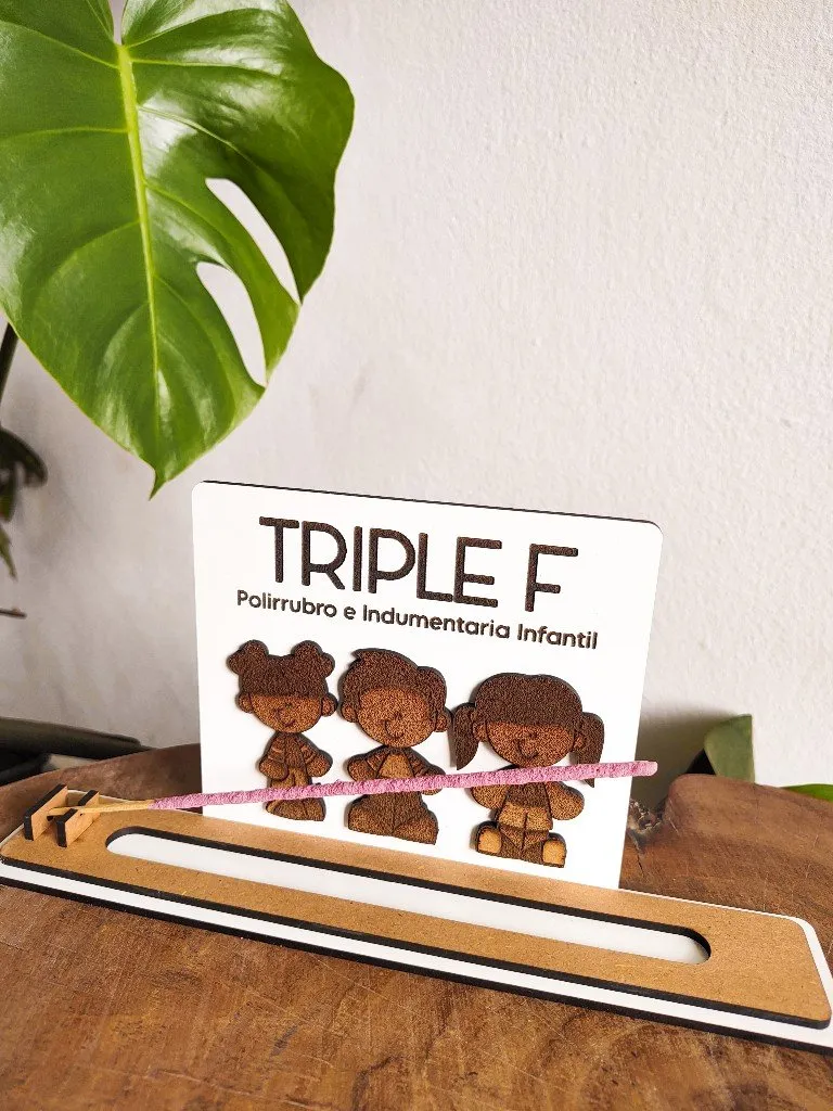 Porta sahumerio para Triple F, con figuras de nenas y nene